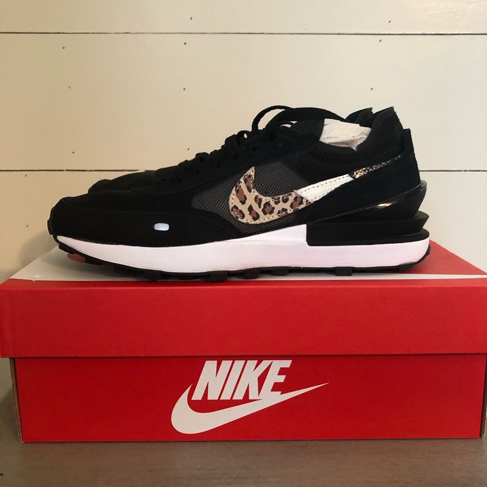 Nike WAFFLE ONE SE Women's Shoes, Black/Multi-Color (DJ9776-001) Size 6